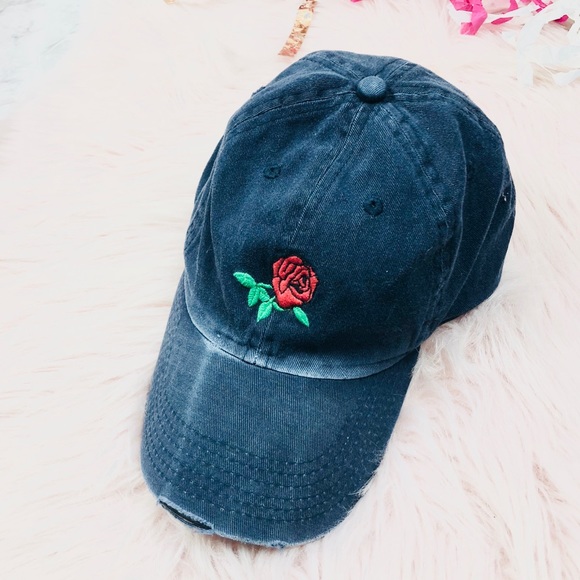 Brandy Melville Accessories - EUC Brandy Melville Vintage Rose Hat